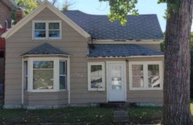 Cozy house centrally-located in Harvey