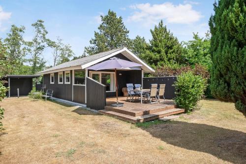 Cozy House For The Small Family, 5 Minutes' Walk From The Beach