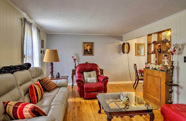 Cozy House in Aiken w/Large Yard, 2Mi to Golf