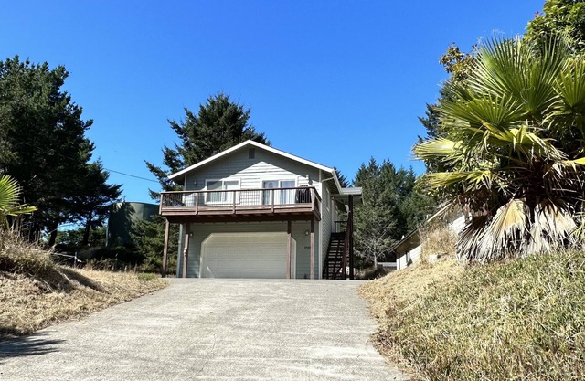 Cozy House in Shelter Cove