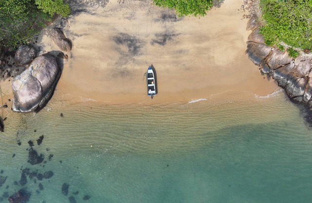 Cozy house, on a 50m beach.