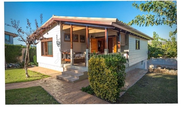 Cozy house with garden and private pool 30 km from the beach