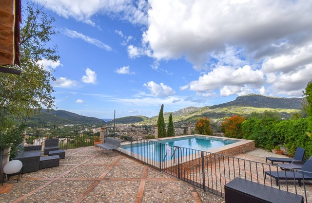 Cozy house with large pool, WiFi, and spectacular views of Sóller