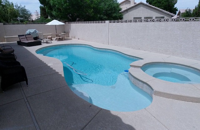 Cozy house with pool minutes away from the Las Vegas Strip