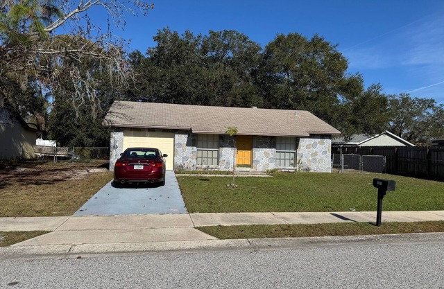 Cozy House with fenced yard near the beaches