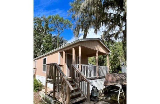 Cozy lakefront cabin