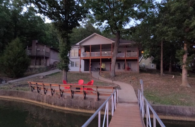 Cozy Lakehouse perfect for friends and family!