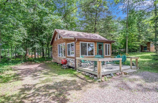 Cozy Lakeside Northwoods Retreat in a Quiet Setting