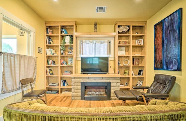 Cozy Las Cruces Gem Fire Pit, Patio and Views!