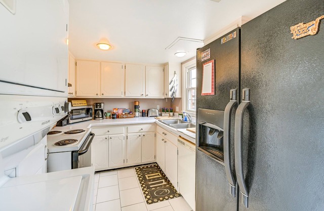 Cozy Lexington Townhome ~ 3 Mi to UK Campus!