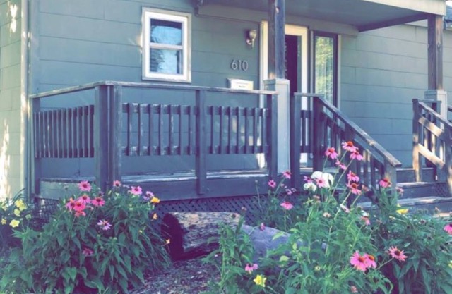 Cozy little home is a quiet neighborhood.