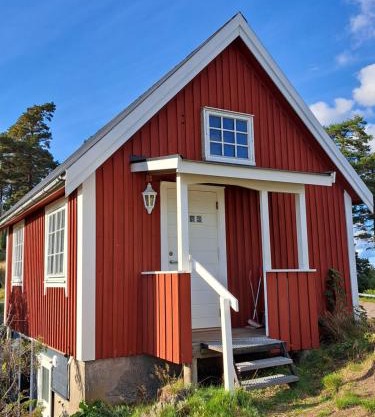 Cozy little house, centrally located in Ed!