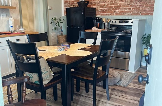 Cozy Loft from 1860 in Frenchtown facing Katy trail St Charles MO