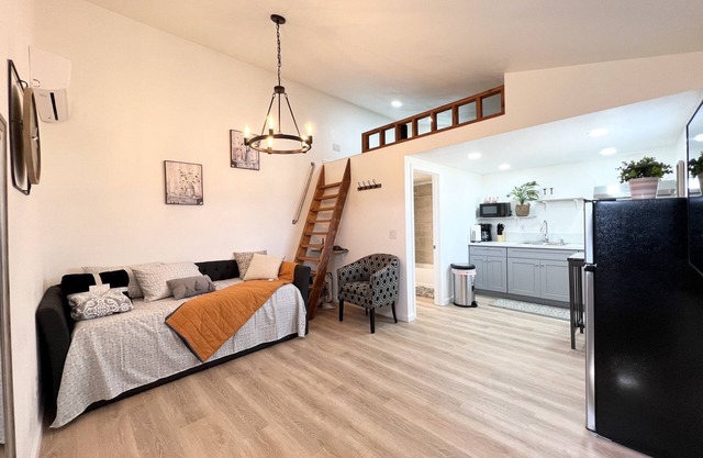 Cozy Loft Studio Getaway