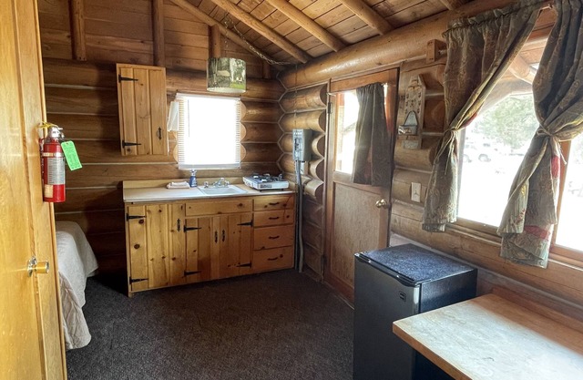 Cozy Log Cabin #2 on Beautiful Canyon Ferry Lake