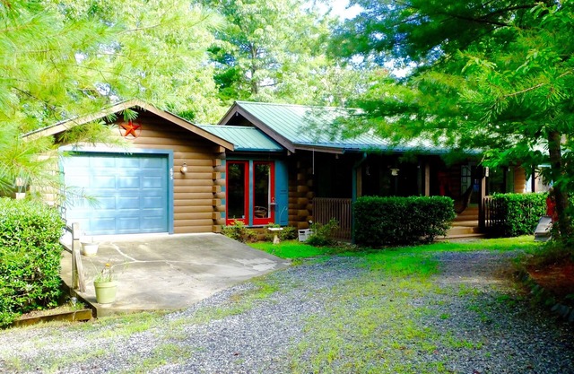 Cozy Log Cabin In Riverbend, Lake Lure North Carolina