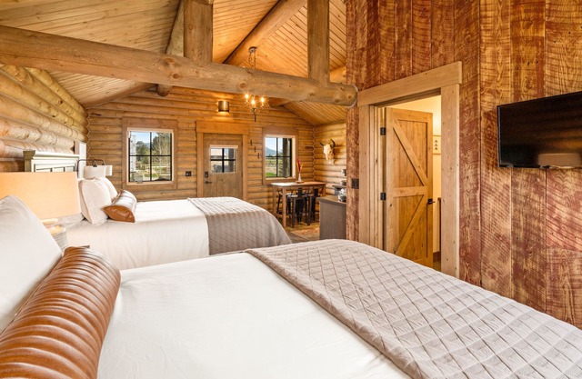 Cozy Log Cabin near Yellowstone River and Park