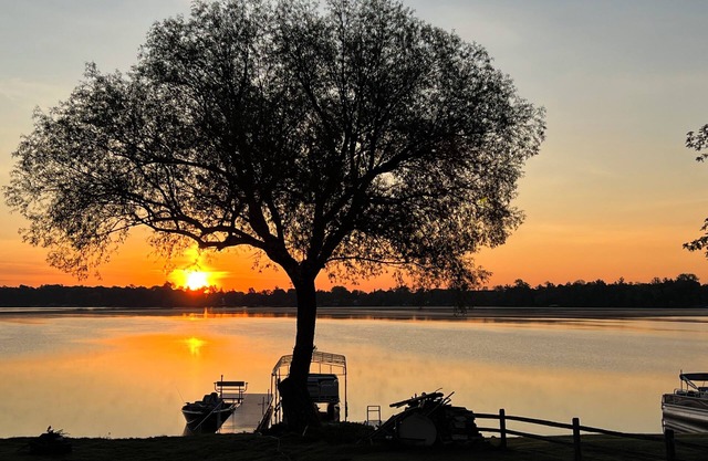 Cozy log house on beautiful Kelly Lake in Suring Wisconsin
