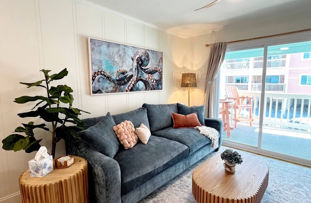 Cozy Luxe Beach Condo: Fully Renovated + Pool + Steps to Beach + Prime Location