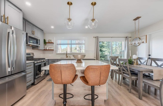 Cozy & Luxury 2 BR SFH, Prof Clean. Book FUN now