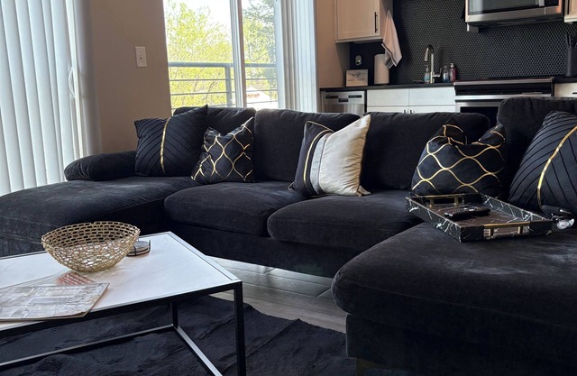 Cozy Luxury Unit Convenient location