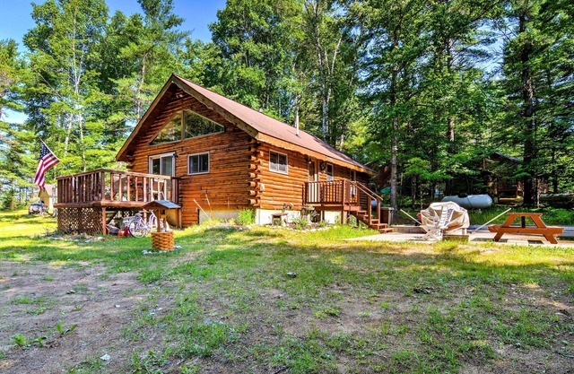 Cozy Manistique Cabin w/Deck, Grill & Fire Pit!