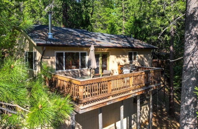 Cozy Mi-Wuk Village Cabin with Deck!