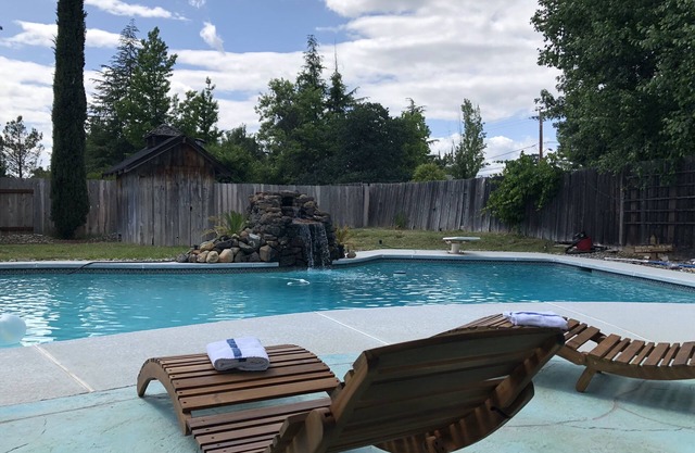 Cozy mid century house with pool, hot tub, Dish Tv, WiFi, fireplace, waterfall