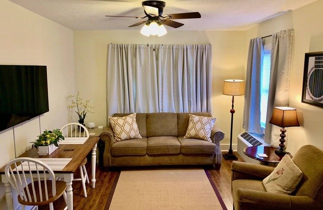 Cozy Midtown Loft in Prime Location - 16B