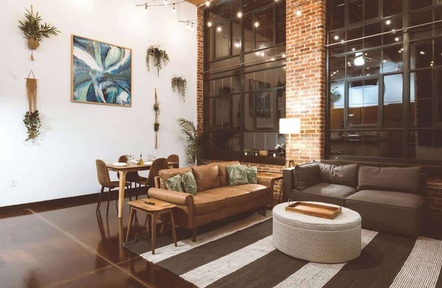 Cozy Mill Loft w/2 king beds, huge windows