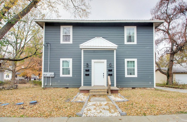 Cozy Missouri Escape w/Balcony, Near Colleges!