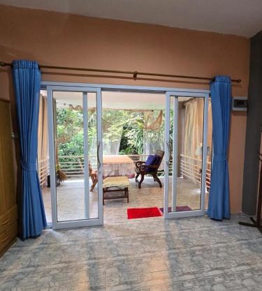 Cozy Modern House, Top Spot