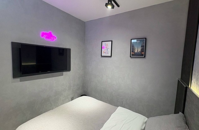 Cozy & Modern Room | Break in Belleville Metro & République