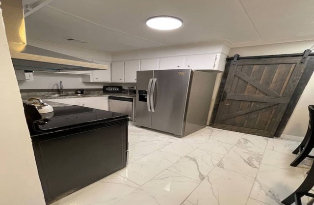 Cozy modern style home, sleep 8, all the amenities of home.