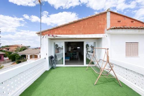 Cozy modern villa at LEliana