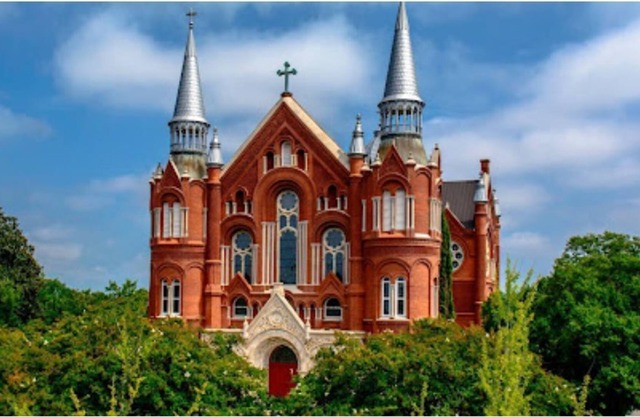 Cozy modified A-frame home offer 3 BR Apt