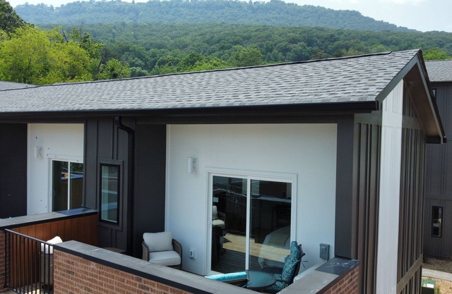 Cozy Mountain Basecamp on the Riverwalk, w/Rooftop Deck