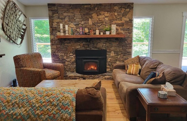 Cozy Mountain Home close to Brevard and 2 state parks-Pisgah & DuPont