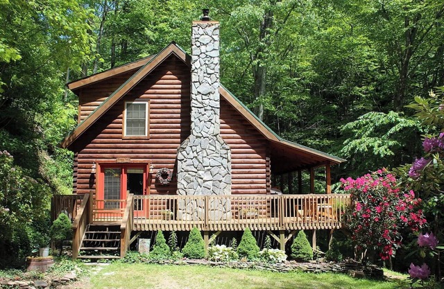 Cozy Mountain Log Home Overlooking Rushing Stream