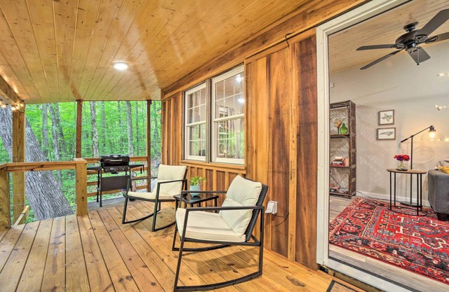 Cozy Mountainside Studio Nestled in the Trees