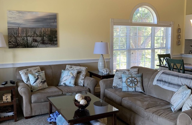 Cozy Myrtle Beach Retreat: 5 Pools access & On-Site Golf! Only 1 mile to Beach!