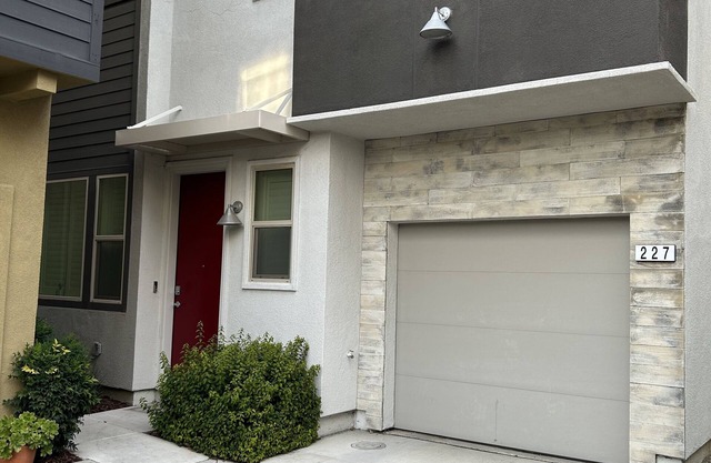 Cozy Neighborhood Home in Downtown Sacramento.