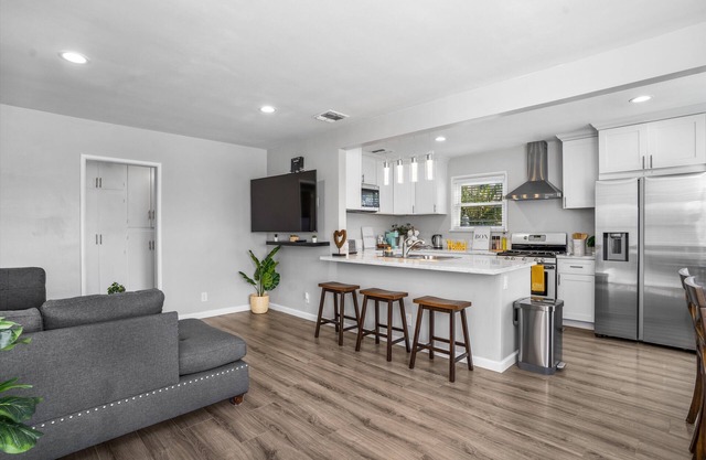 Cozy OC Home - Near Disney, Beaches, Malls,.