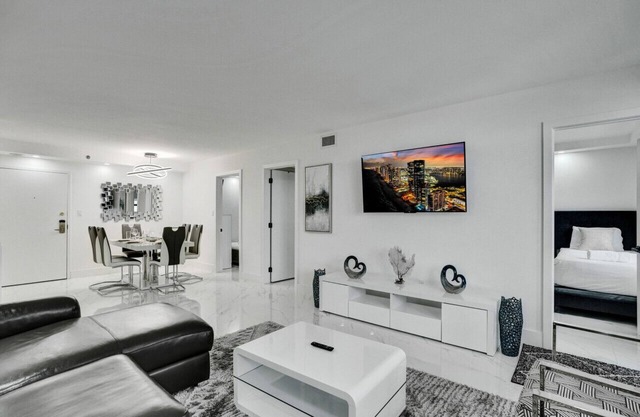 Cozy Ocean View Condo/Beach Service & Pool/808