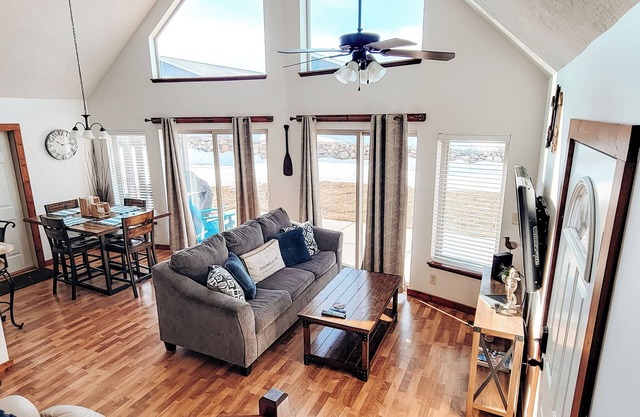 Cozy Okoboji Cabin at Bridges Bay