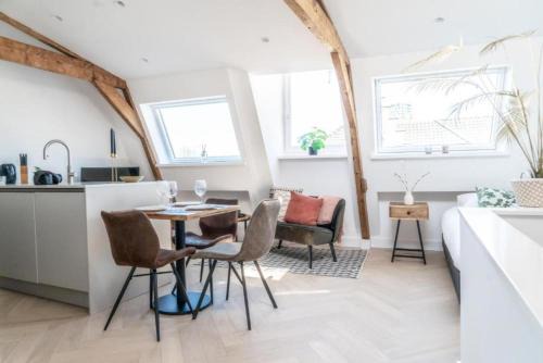 Cozy One Bedroom Apartments at Centrum