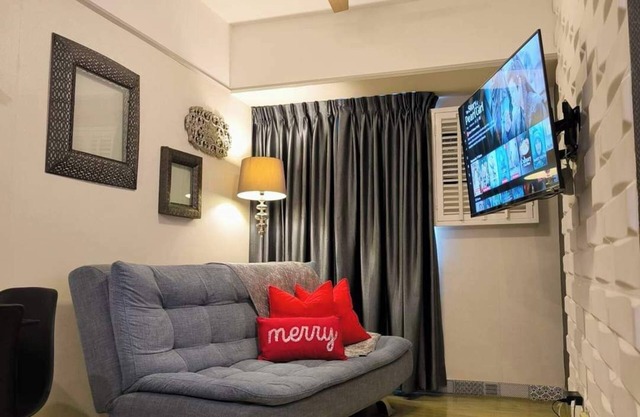 Cozy one bedroom on Shaw Blvd.