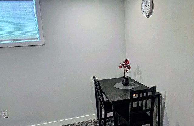 Cozy One room Unit in a House, in a great location in Barrhaven Half Moon Bay.