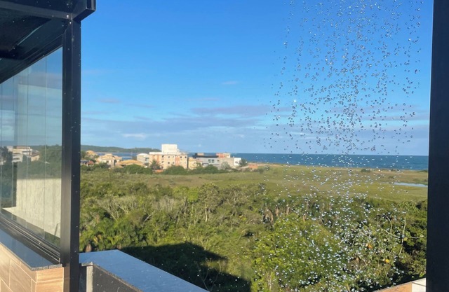 Cozy penthouse apartment facing Rio das Ostras beach