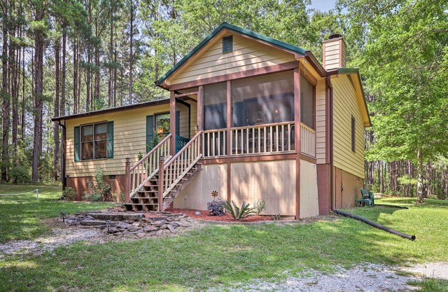 Cozy Pine Mountain Cabin w/Screened Porch & Yard!